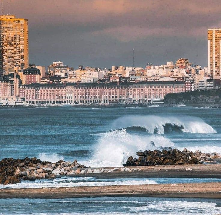 Club Femenino de Surf and Spanish Argentina host banner