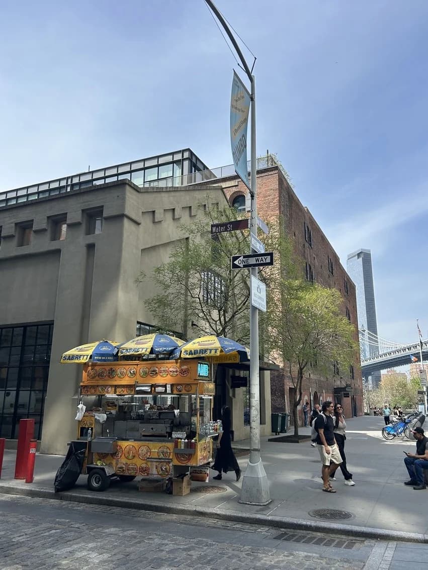 A classic New York food cart beside a museum
