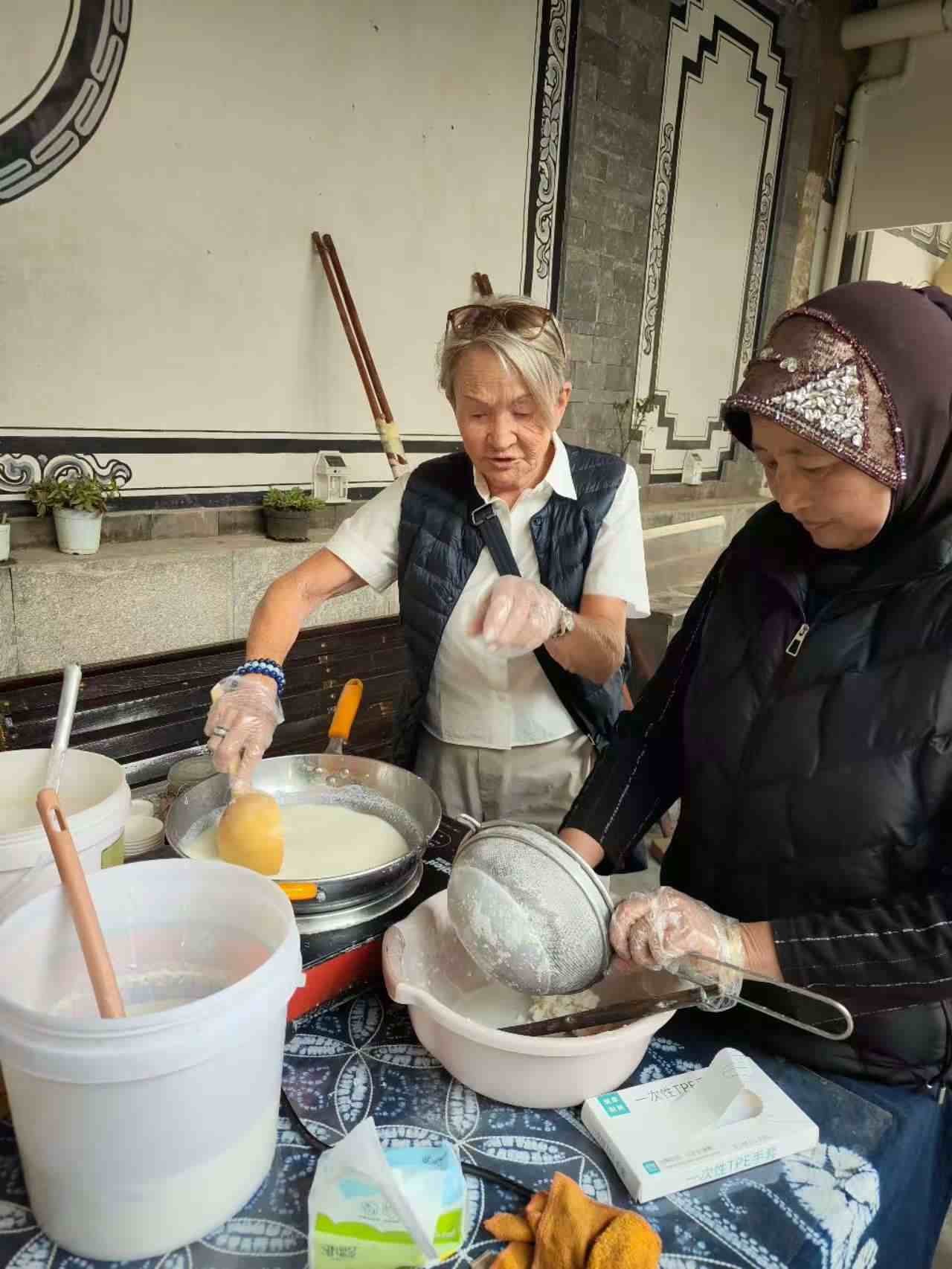 Making rushan, Yunnan’s famous local cheese